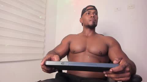 Snapshot of tayler_waka chatting on December 7, 3:25 am Tyler online show from December 7, 3:25 am