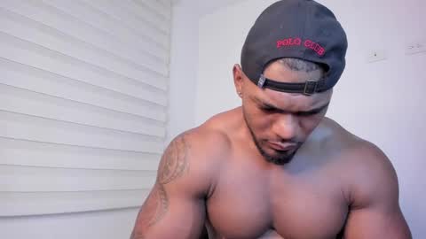 Snapshot of tayler_waka chatting on December 7, 11:34 pm Tyler online show from December 7, 11:34 pm