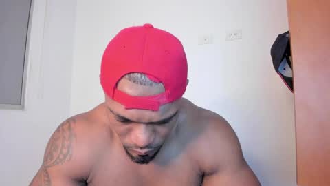 Snapshot of tayler_waka chatting on December 18, 12:54 am Tyler online show from December 18, 12:54 am