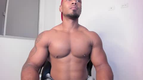 Snapshot of tayler_waka chatting on December 19, 11:35 pm Tyler online show from December 19, 11:35 pm