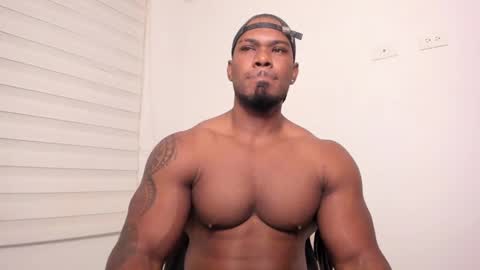 Snapshot of tayler_waka chatting on January 16, 11:37 pm Tyler online show from January 16, 11:37 pm