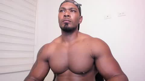 Snapshot of tayler_waka chatting on January 17, 2:39 am Tyler online show from January 17, 2:39 am