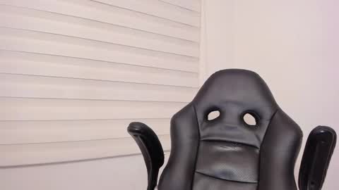 Snapshot of tayler_waka chatting on January 18, 3:20 am Tyler online show from January 18, 3:20 am