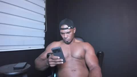 Snapshot of tayler_waka chatting on January 29, 12:54 am Tyler online show from January 29, 12:54 am