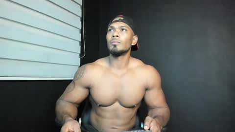 Snapshot of tayler_waka chatting on February 1, 12:51 am Tyler online show from February 1, 12:51 am