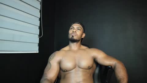 Snapshot of tayler_waka chatting on February 2, 5:53 am Tyler online show from February 2, 5:53 am