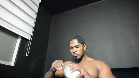 Snapshot of tayler_waka chatting on February 20, 3:01 am Tyler online show from February 20, 3:01 am