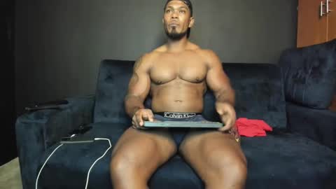 Snapshot of tayler_waka chatting on March 12, 11:54 pm Tyler online show from March 12, 11:54 pm