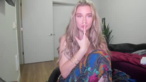 Snapshot of teamtragic chatting on December 31, 4:27 am Katy online show from December 31, 4:27 am