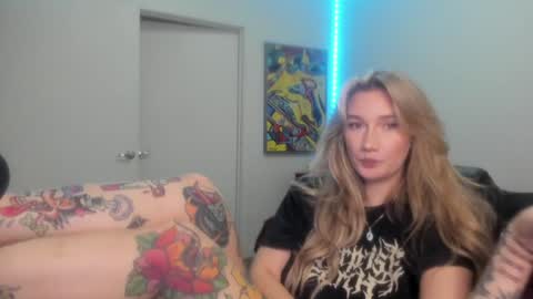 Snapshot of teamtragic chatting on January 4, 2:35 am Katy online show from January 4, 2:35 am