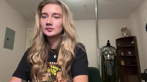 Snapshot of teamtragic chatting on December 16, 3:44 am Katy online show from December 16, 3:44 am