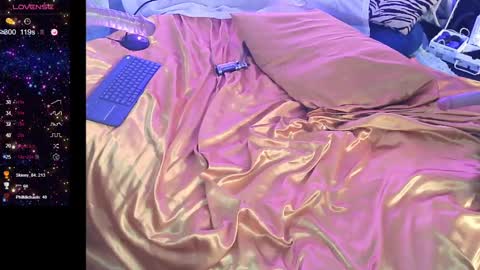 Snapshot of teasybitchycd chatting on December 7, 5:53 pm TeasyBitchyCross online show from December 7, 5:53 pm