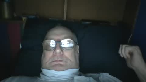 Snapshot of tebb61 chatting on November 15, 8:27 pm Mark online show from November 15, 8:27 pm