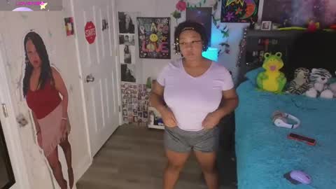 Snapshot of temptressbeauty24 chatting on October 5, 3:38 am Gaia online show from October 5, 3:38 am