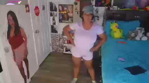 Snapshot of temptressbeauty24 chatting on October 16, 4:57 am Gaia online show from October 16, 4:57 am