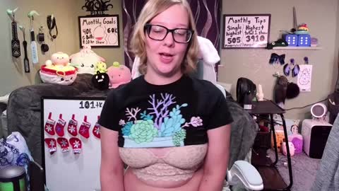 Snapshot of ten_tickle_pixie chatting on December 4, 10:19 pm Pixie and Tentacle Overlord online show from December 4, 10:19 pm