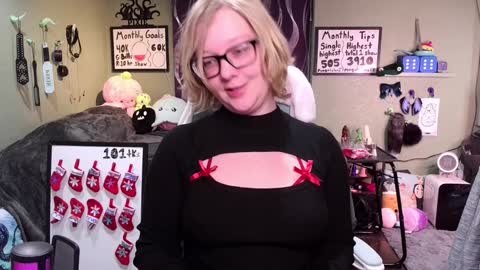 Snapshot of ten_tickle_pixie chatting on December 20, 11:05 pm Pixie and Tentacle Overlord online show from December 20, 11:05 pm