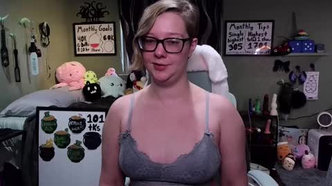 Snapshot of ten_tickle_pixie chatting on March 10, 10:13 pm Pixie and Tentacle Overlord online show from March 10, 10:13 pm