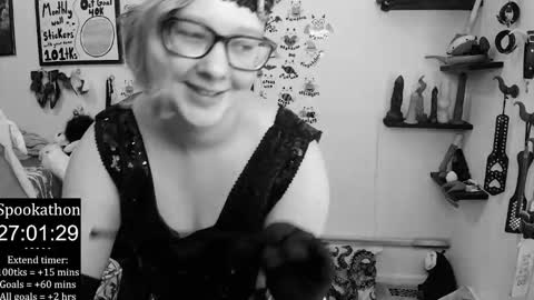 Snapshot of ten_tickle_pixie chatting on October 23, 6:39 pm Pixie and Tentacle Overlord online show from October 23, 6:39 pm