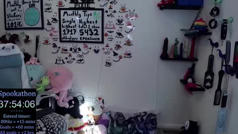 Snapshot of ten_tickle_pixie chatting on October 31, 10:11 pm Pixie and Tentacle Overlord online show from October 31, 10:11 pm