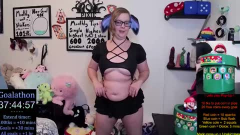 Snapshot of ten_tickle_pixie chatting on November 7, 11:16 pm Pixie and Tentacle Overlord online show from November 7, 11:16 pm