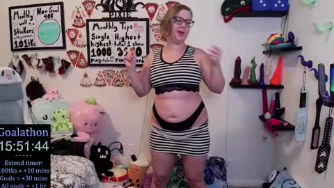 Snapshot of ten_tickle_pixie chatting on November 21, 11:14 pm Pixie and Tentacle Overlord online show from November 21, 11:14 pm