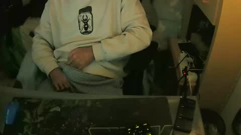 Snapshot of terwosdex chatting on December 15, 4:33 pm terwosdex online show from December 15, 4:33 pm