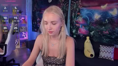 TessaHamilton online show from October 9, 10:24 am