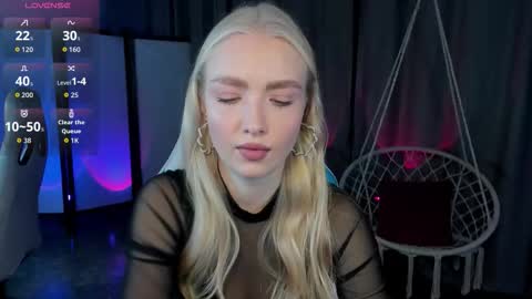 TessaHamilton online show from November 30, 8:18 am