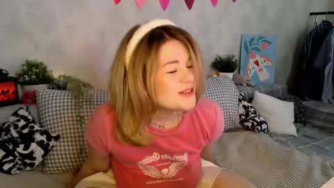 Snapshot of tesspleasure chatting on February 12, 6:51 am TESSA online show from February 12, 6:51 am