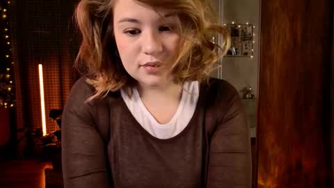 Snapshot of tesspleasure chatting on November 28, 11:13 am TESSA online show from November 28, 11:13 am