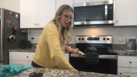 Daphne Summers online show from November 12, 3:45 pm