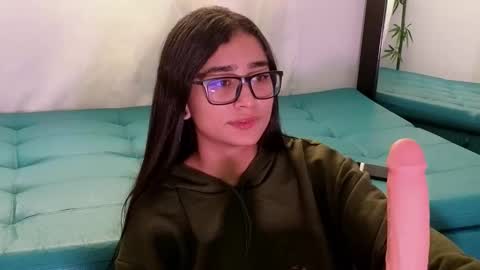 thalia  online show from December 9, 3:22 pm