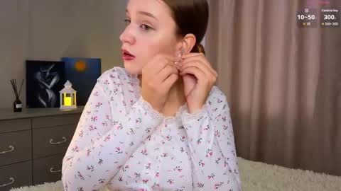 Snapshot of thatonerabbit chatting on October 12, 9:41 am Alice online show from October 12, 9:41 am