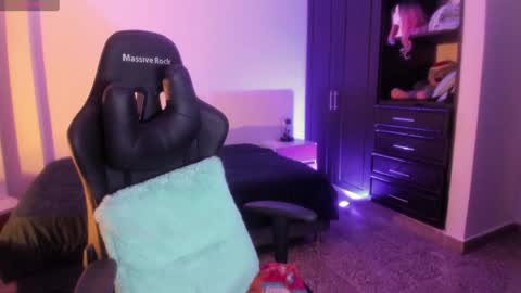 Snapshot of thays_mawakye01 chatting on January 16, 10:02 pm Paola online show from January 16, 10:02 pm