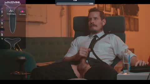 Snapshot of the_dilf chatting on January 6, 4:13 pm The DILF - online show from January 6, 4:13 pm