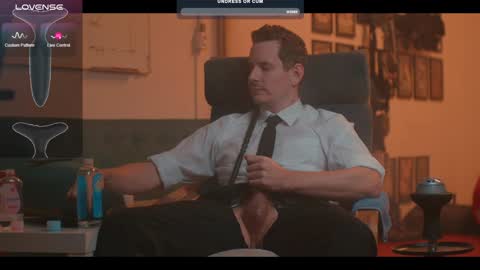 Snapshot of the_dilf chatting on January 12, 7:10 pm The DILF - online show from January 12, 7:10 pm