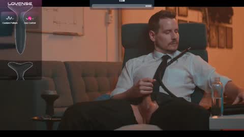 Snapshot of the_dilf chatting on February 11, 4:13 pm The DILF - online show from February 11, 4:13 pm