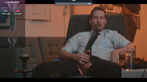 Snapshot of the_dilf chatting on March 1, 12:45 pm The DILF - online show from March 1, 12:45 pm