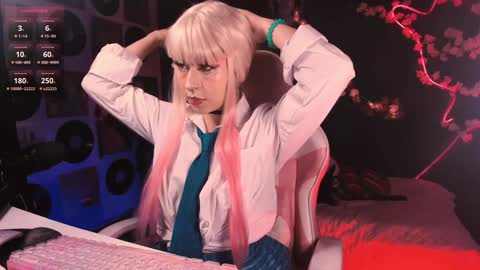 Snapshot of the_kitty_roxy chatting on December 16, 8:09 am ... ... online show from December 16, 8:09 am