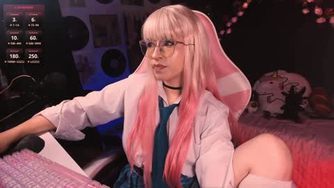 Snapshot of the_kitty_roxy chatting on December 16, 11:12 am ... ... online show from December 16, 11:12 am