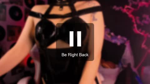 Snapshot of the_kitty_roxy chatting on January 15, 6:54 am ... ... online show from January 15, 6:54 am