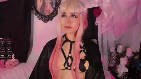 Snapshot of the_kitty_roxy chatting on February 20, 10:16 am ... ... online show from February 20, 10:16 am