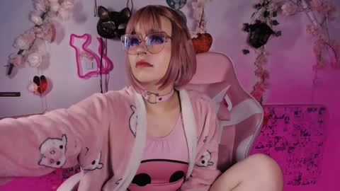 Snapshot of the_kitty_roxy chatting on February 22, 7:56 am ... ... online show from February 22, 7:56 am