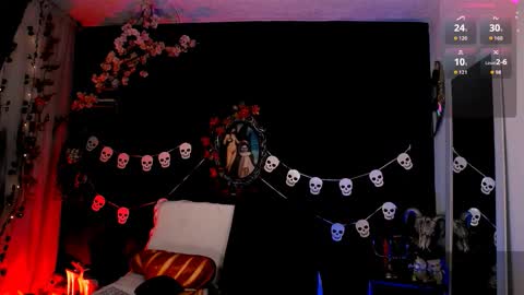 Snapshot of the_kitty_roxy chatting on October 25, 8:00 am ... ... online show from October 25, 8:00 am