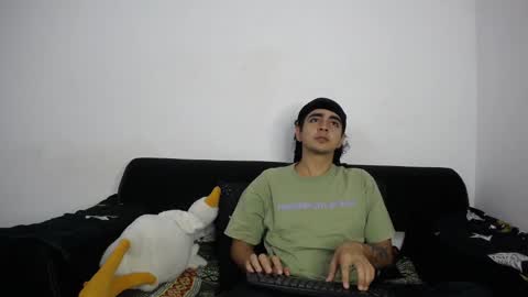 Snapshot of the_r00m chatting on September 22, 4:31 pm Jaime Angela online show from September 22, 4:31 pm