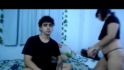 Snapshot of the_r00m chatting on November 6, 11:04 pm Jaime Angela online show from November 6, 11:04 pm