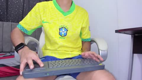 Snapshot of the_skinnyguys chatting on January 29, 1:48 am the_skinnyguys online show from January 29, 1:48 am