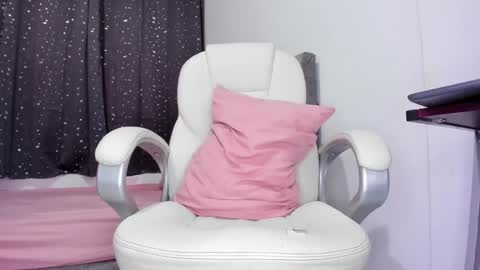 Snapshot of the_skinnyguys chatting on March 5, 10:21 pm the_skinnyguys online show from March 5, 10:21 pm