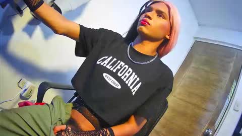 Snapshot of the_velvet_sandra chatting on October 26, 3:45 am Sandra 3 online show from October 26, 3:45 am